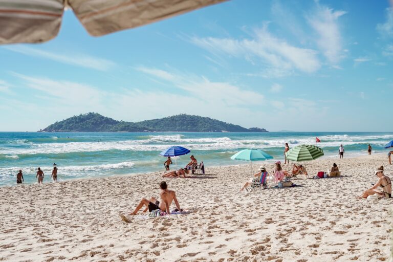 Instagram post from seaoncolors. This post is in position 4.